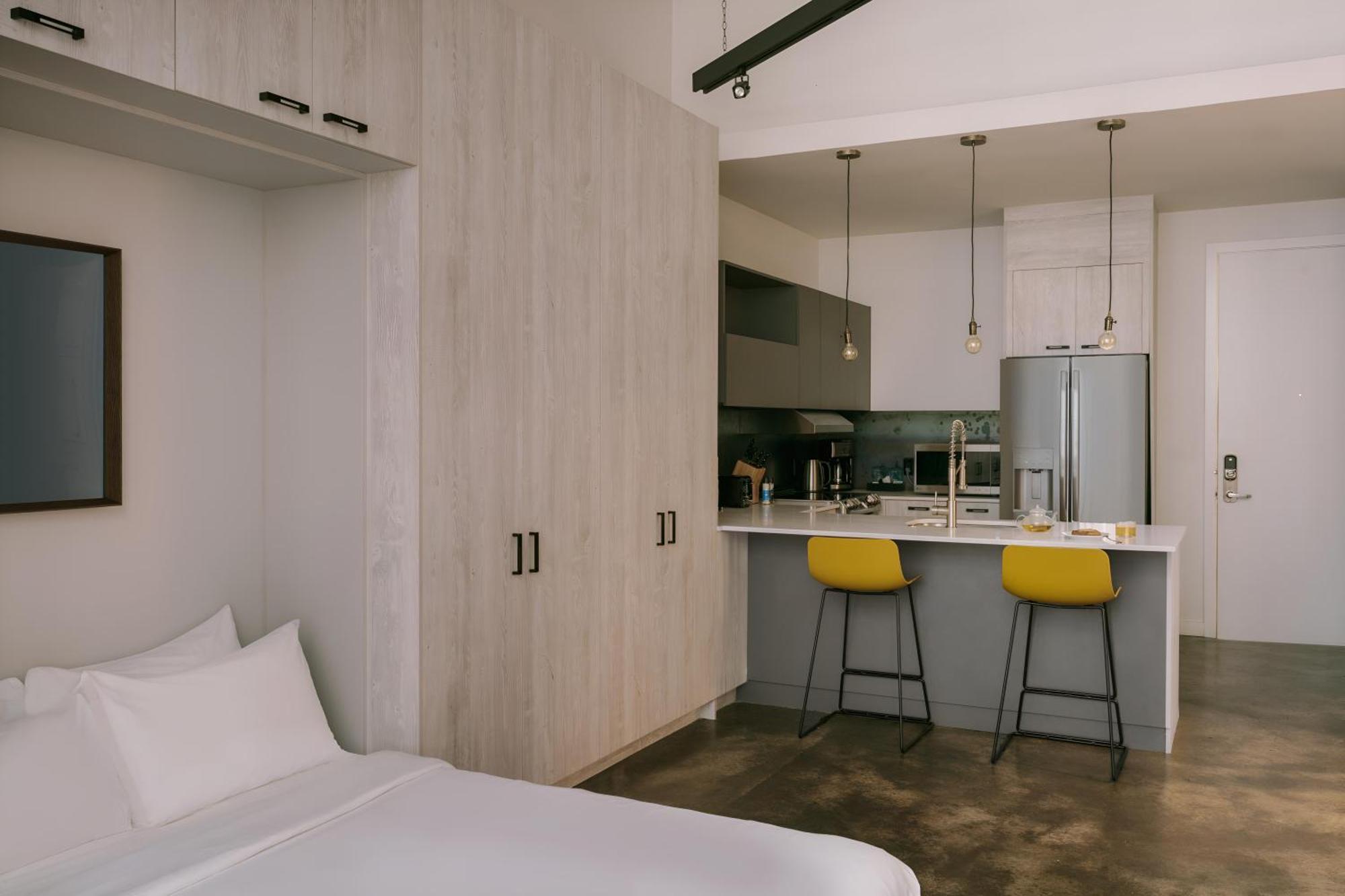 Queen Studio Apartment Non-Smoking