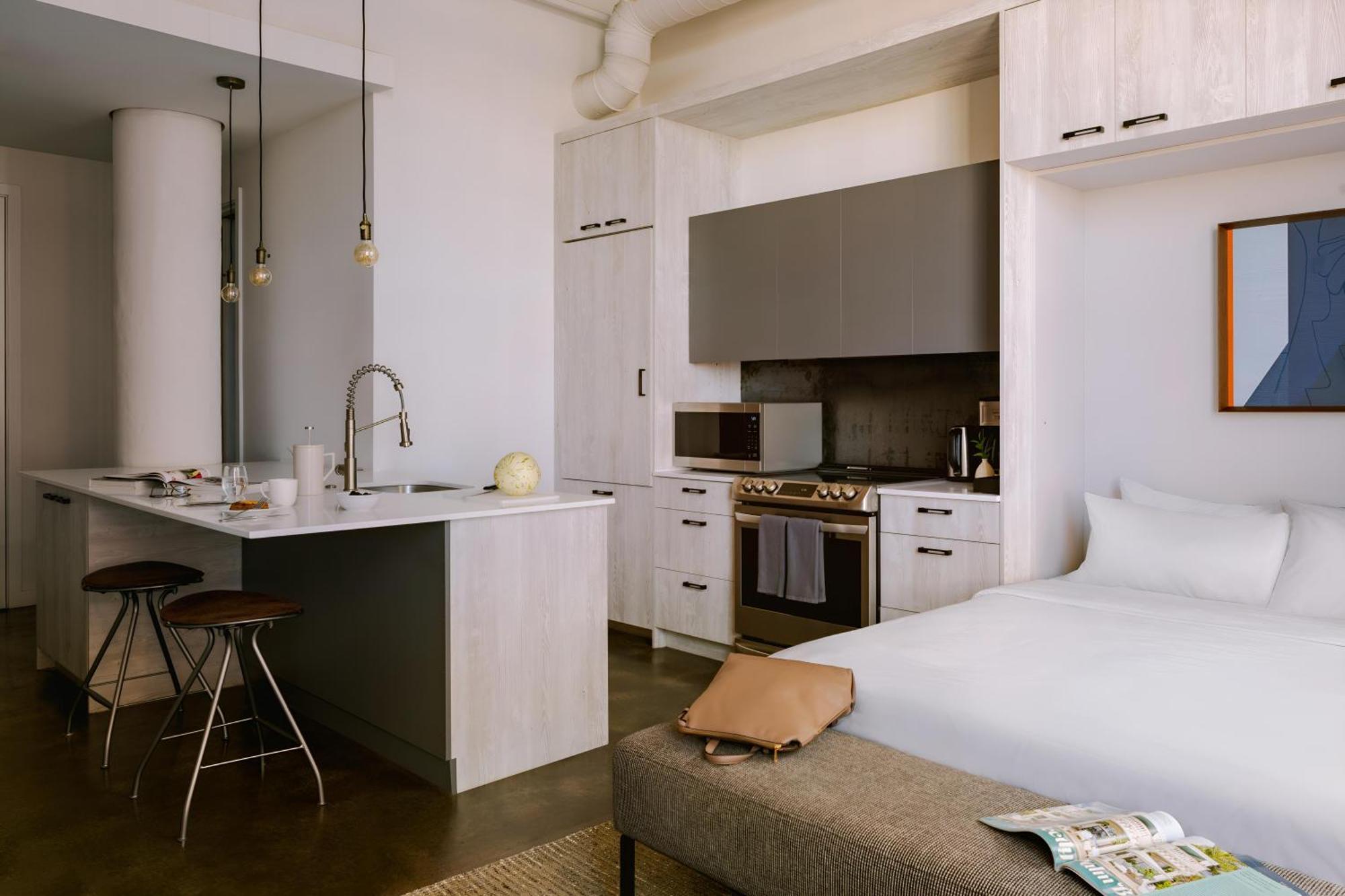 Queen Studio Apartment Mobility Accessible Roll Shower or Non-Smoking