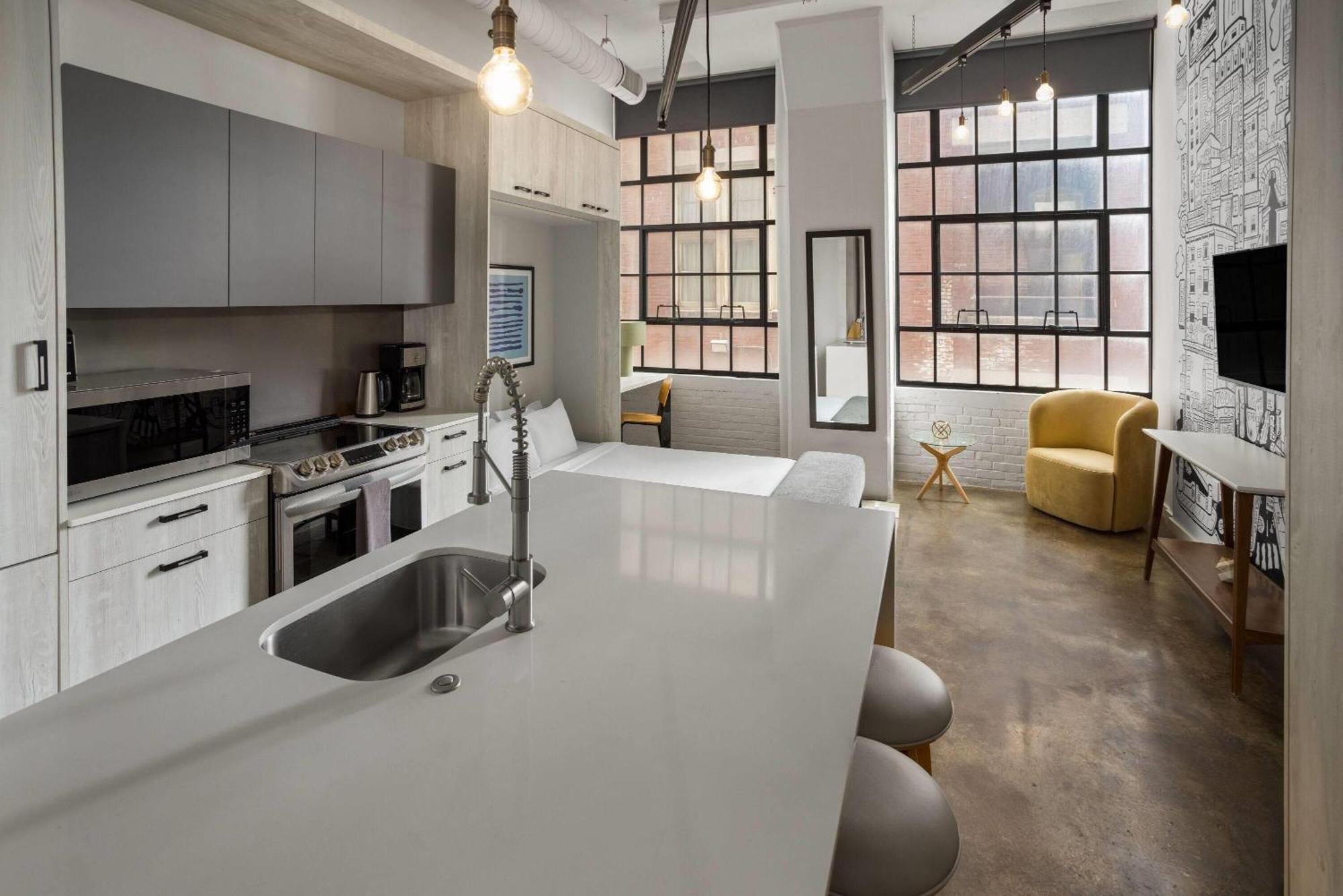 Queen Studio Apartment Non-Smoking